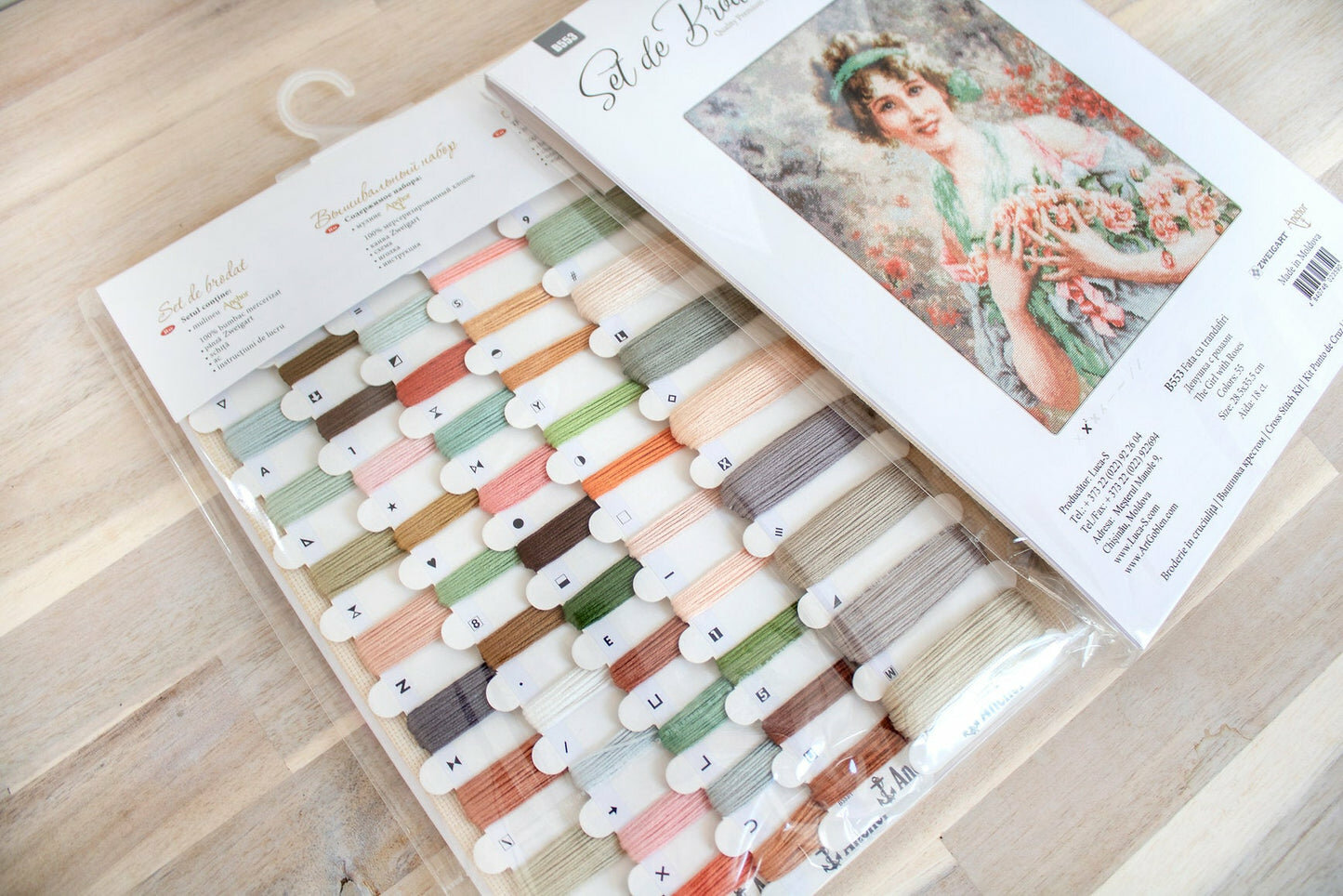 Набор для вышивания Luca-s B553 Девушка с розами — фото 1