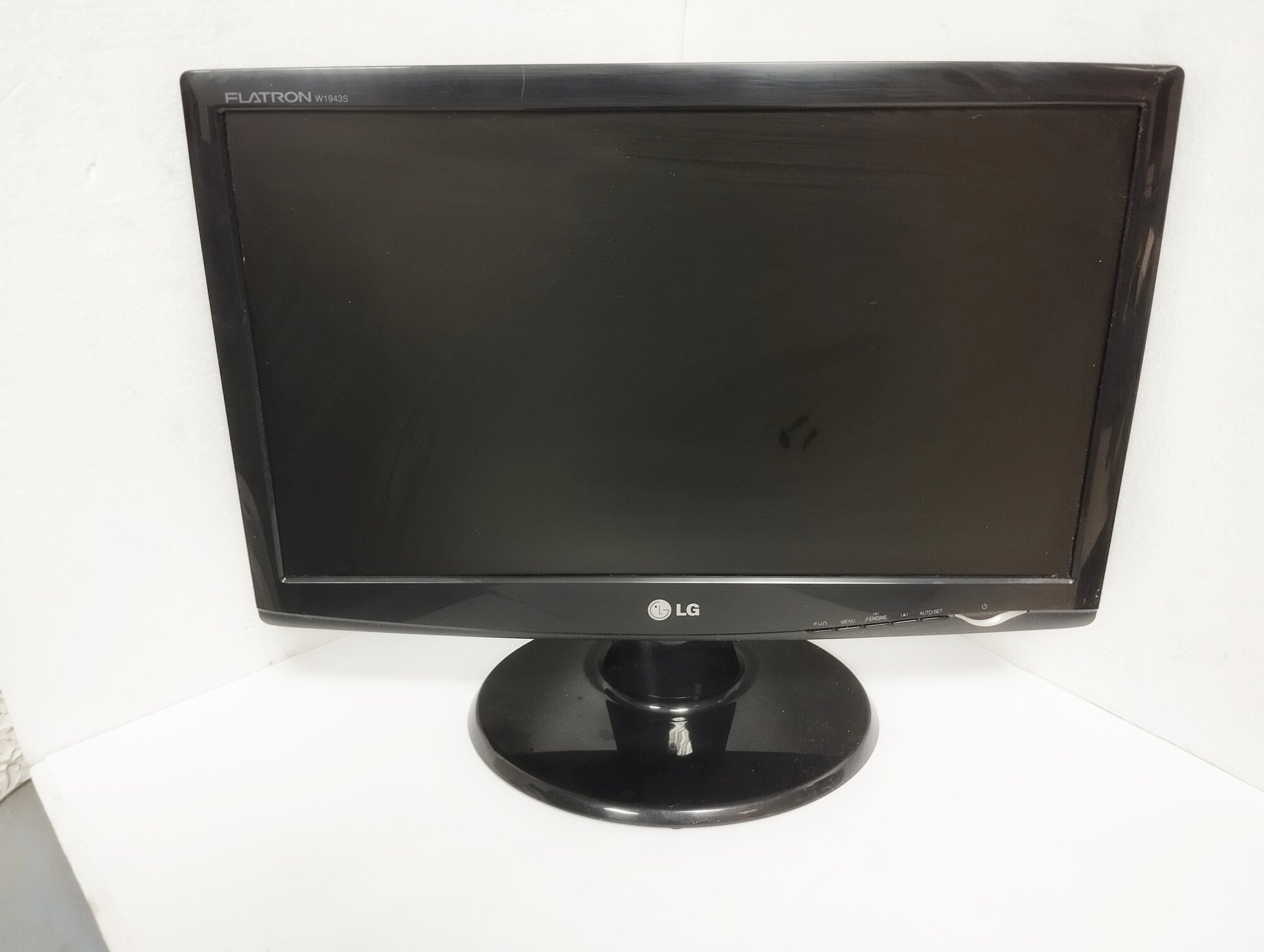 Монитор LG Flatron W1943S 18.5"