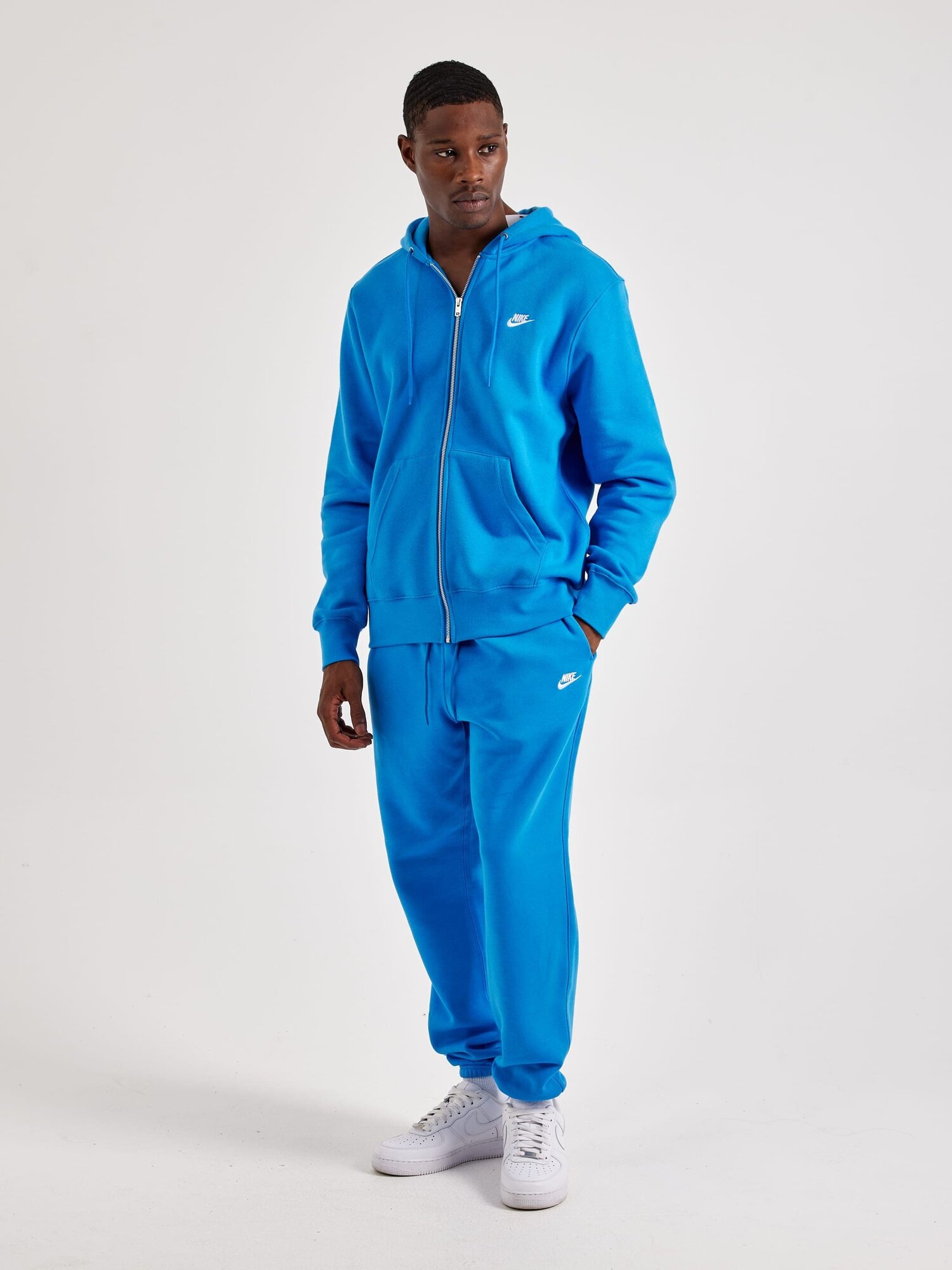 Брюки джоггеры NIKE Club, размер M, голубой — фото 1