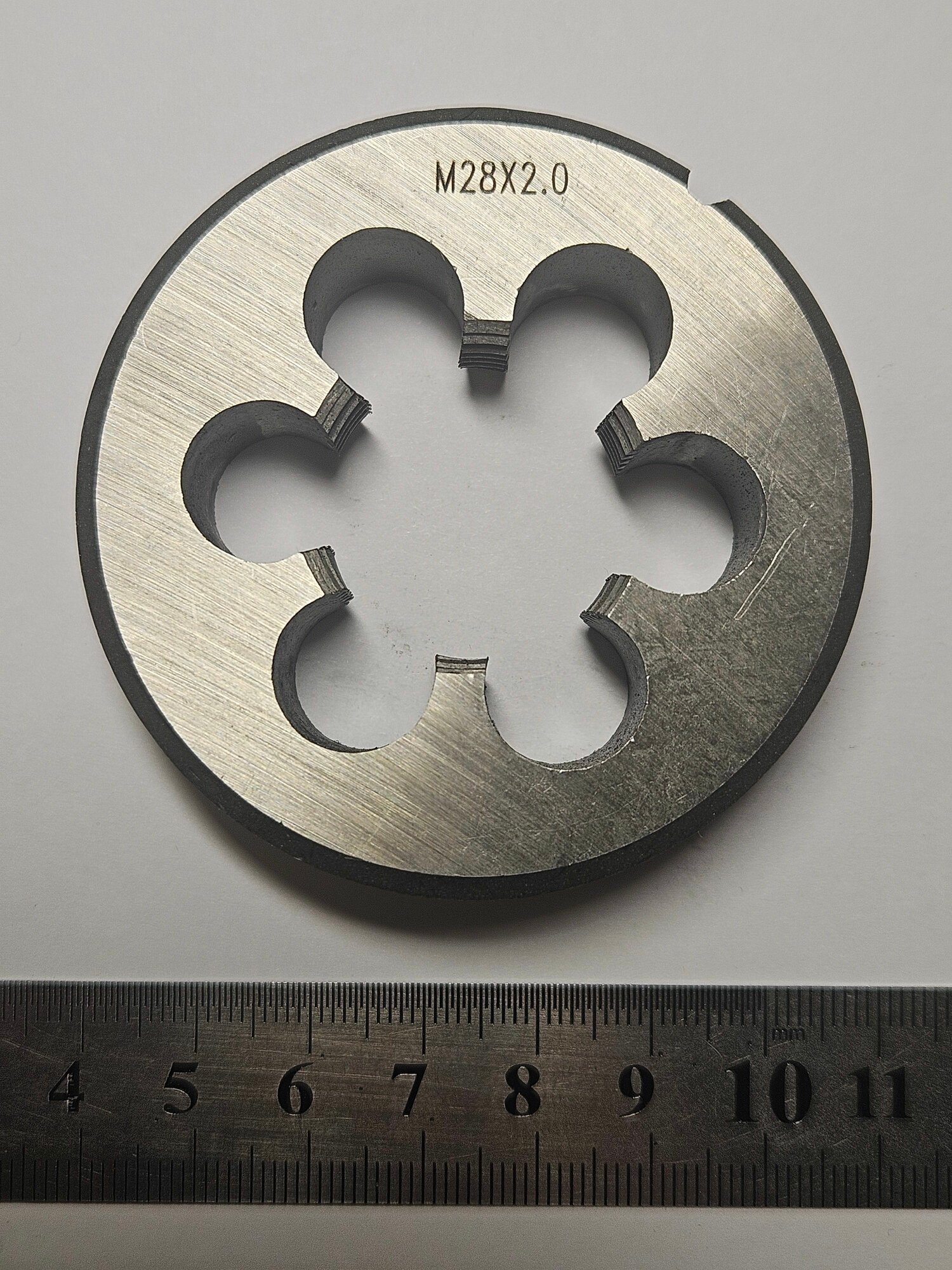 Плашка метрическая М28х2
