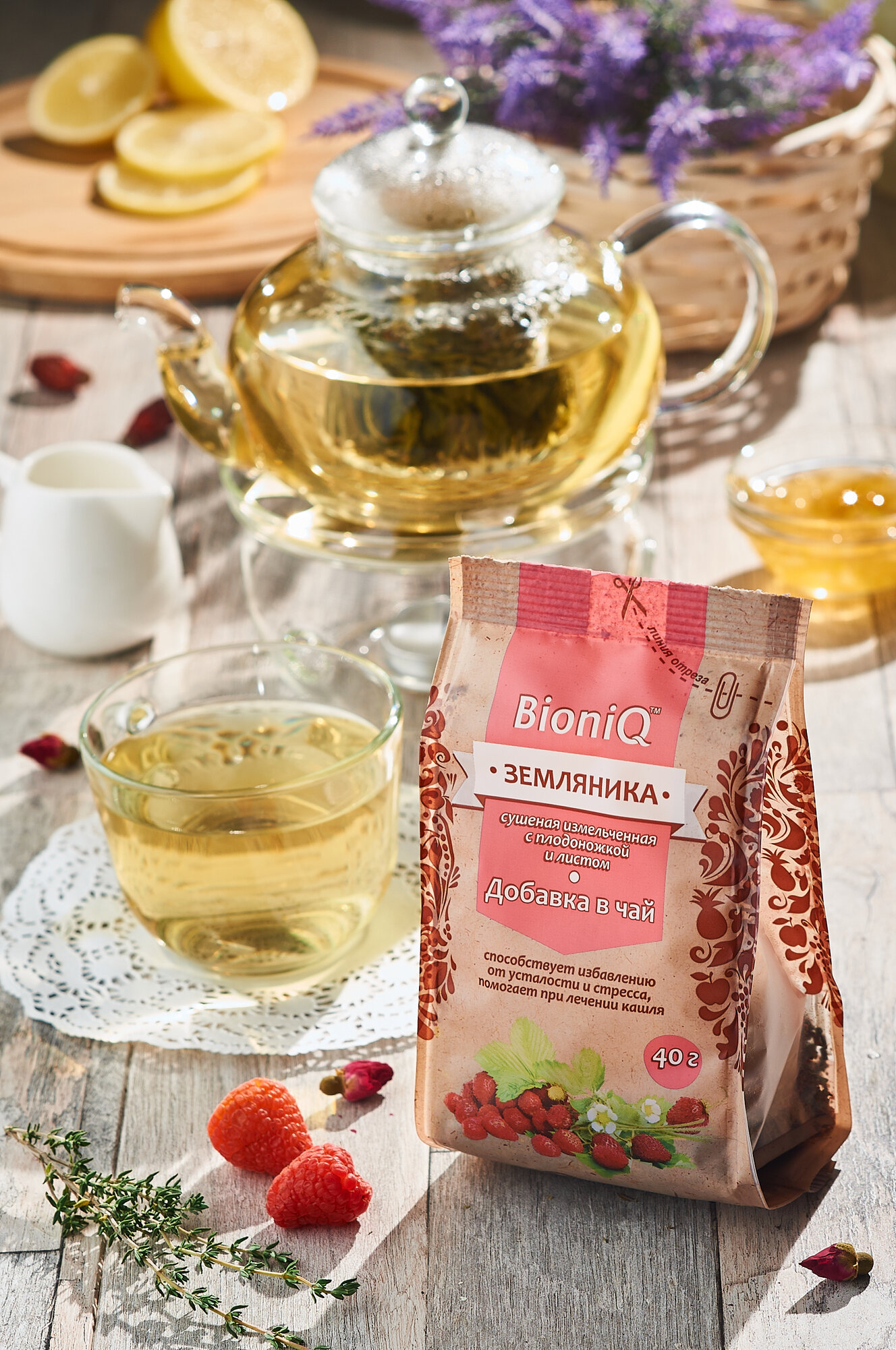 Земляника сушеная измельченная с плодоножкой и листом "BioniQ", 40 гр — фото 1