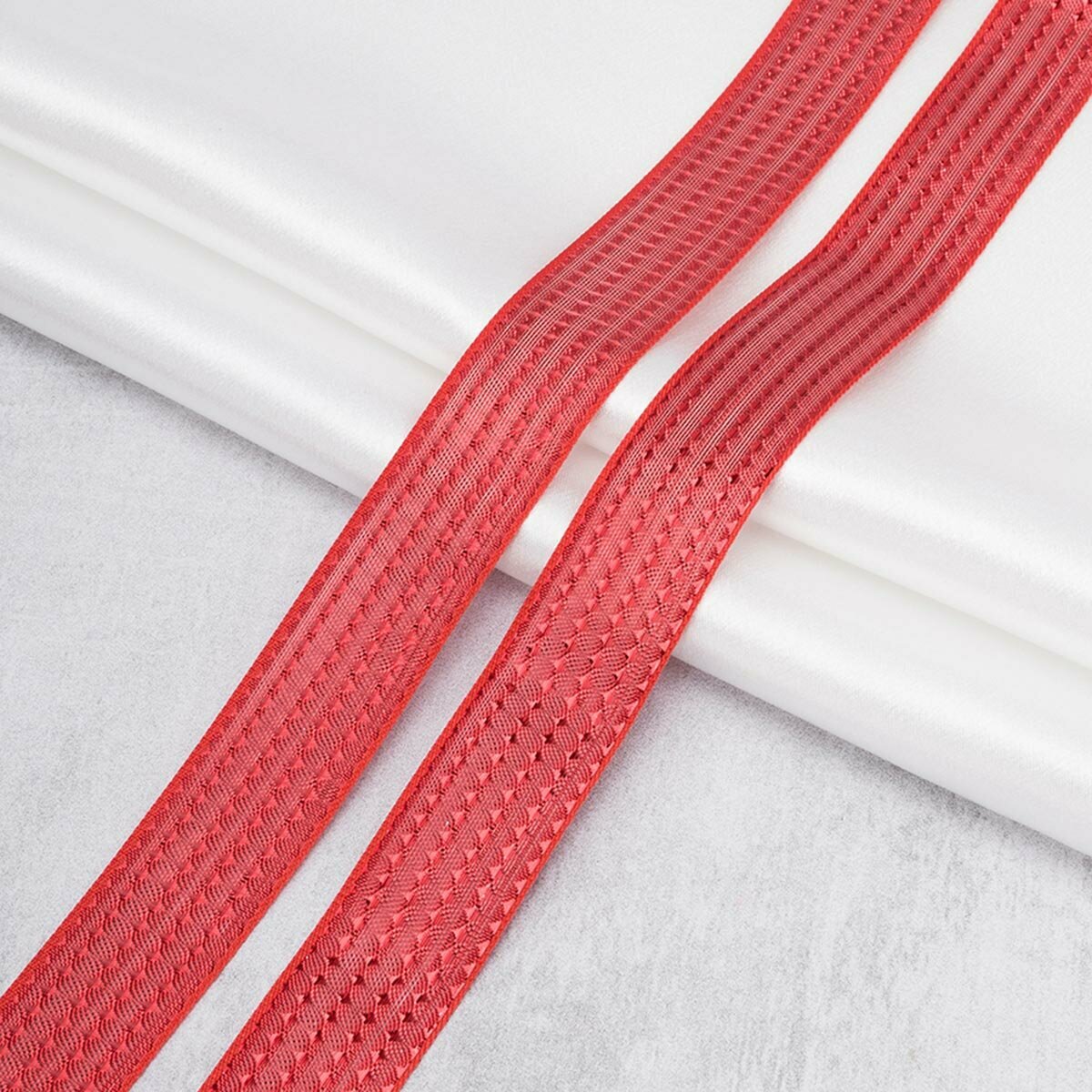 Лента декоративная упаковочная 25 мм*25м (алый красный) Красная лента