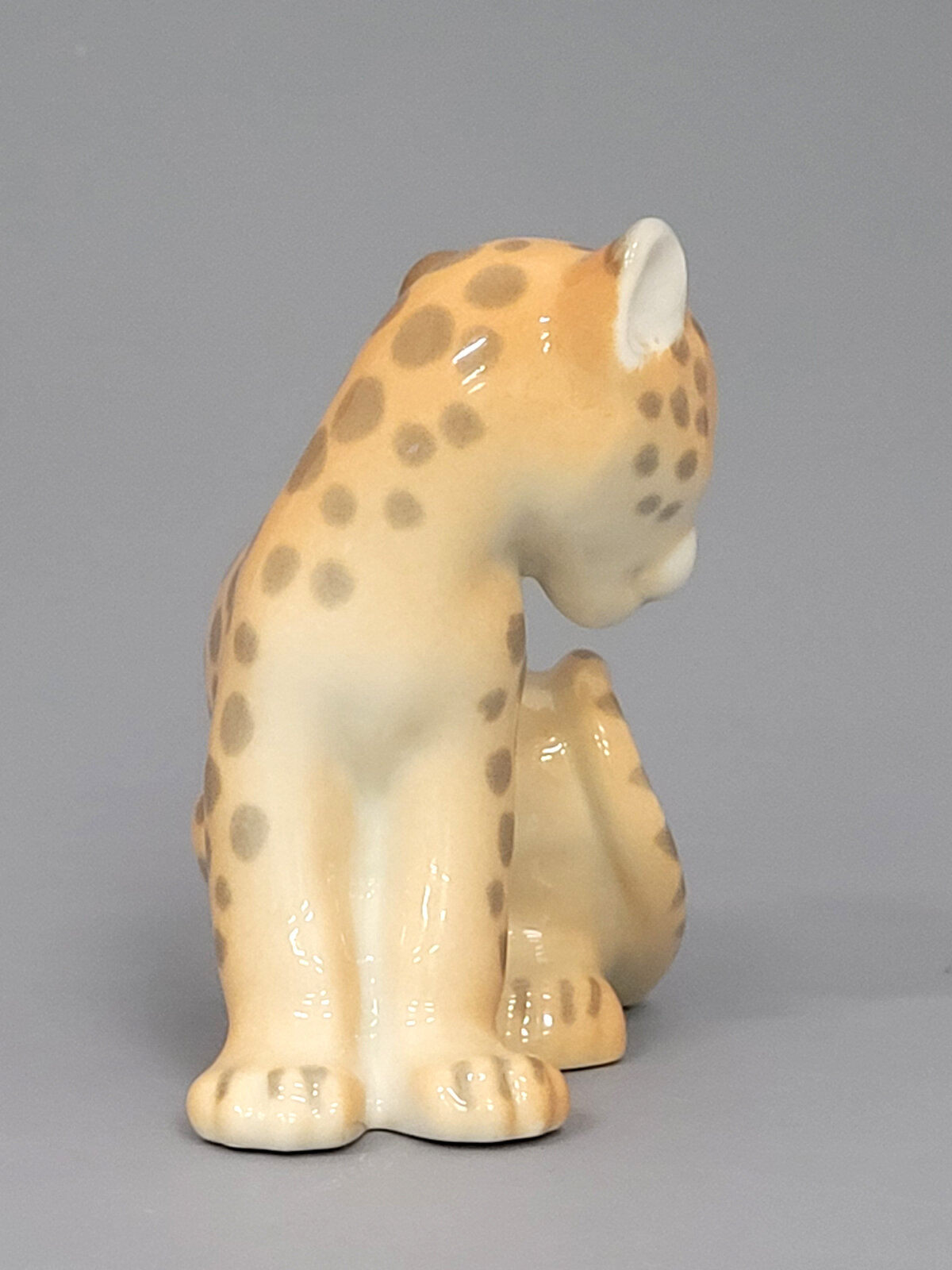 Фарфоровая скульптура Маленький леопард, Императорский фарфоровый завод — фото 1