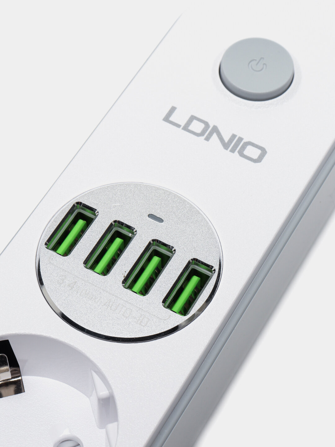 Сетевой фильтр LDNIO SE4432, 4 USB-порта, 4 евро-розетки, 2м, 2500Вт — фото 1