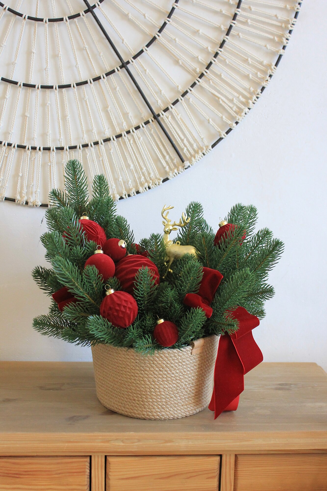 Искусственная новогодняя композиция с оленем и бархатной лентой размер “L