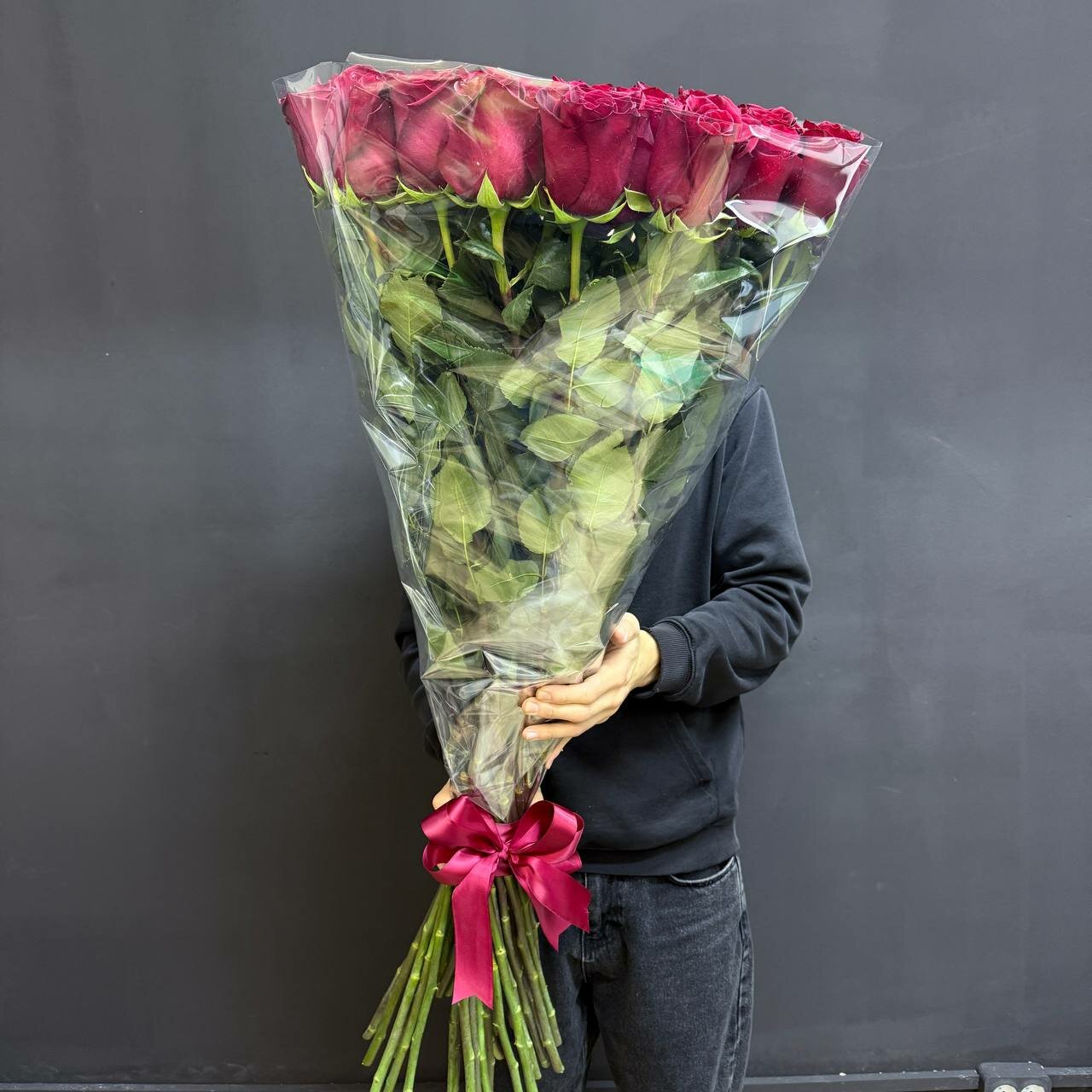 Название товара "Большой букет из метровых красных роз с доставкой wow"