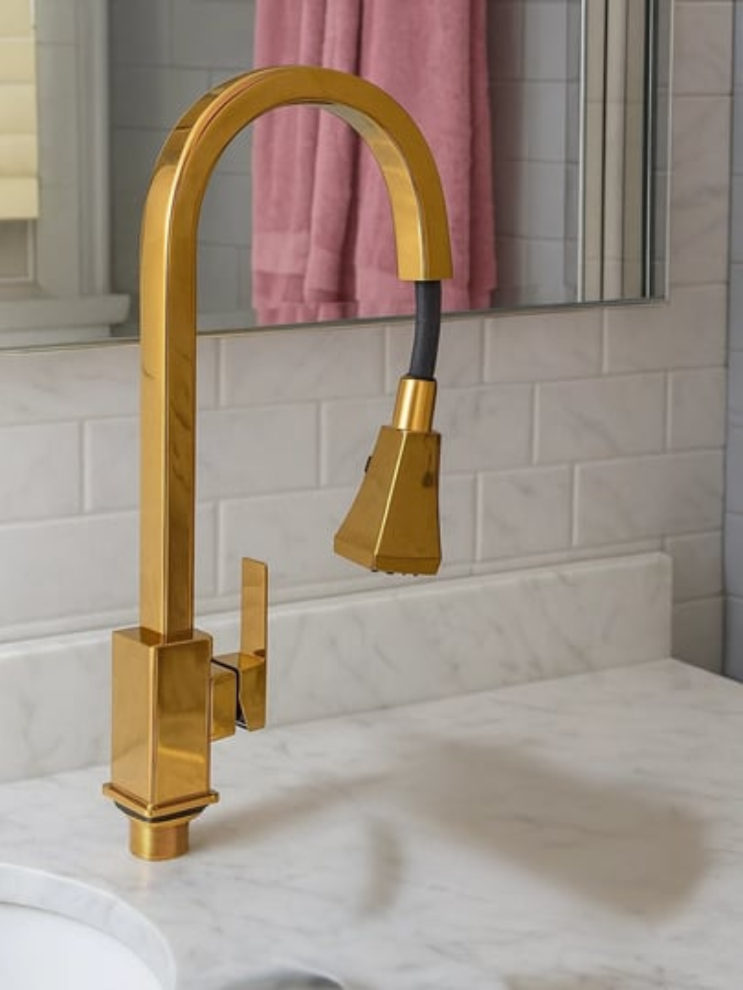 Кухонный смеситель с гибким изливом