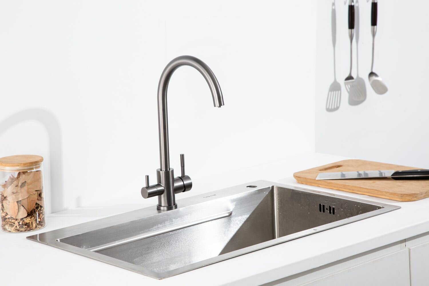 Смеситель для кухни со встроенным фильтром (краном) под питьевую воду Frap F43899-49, Оружейная сталь