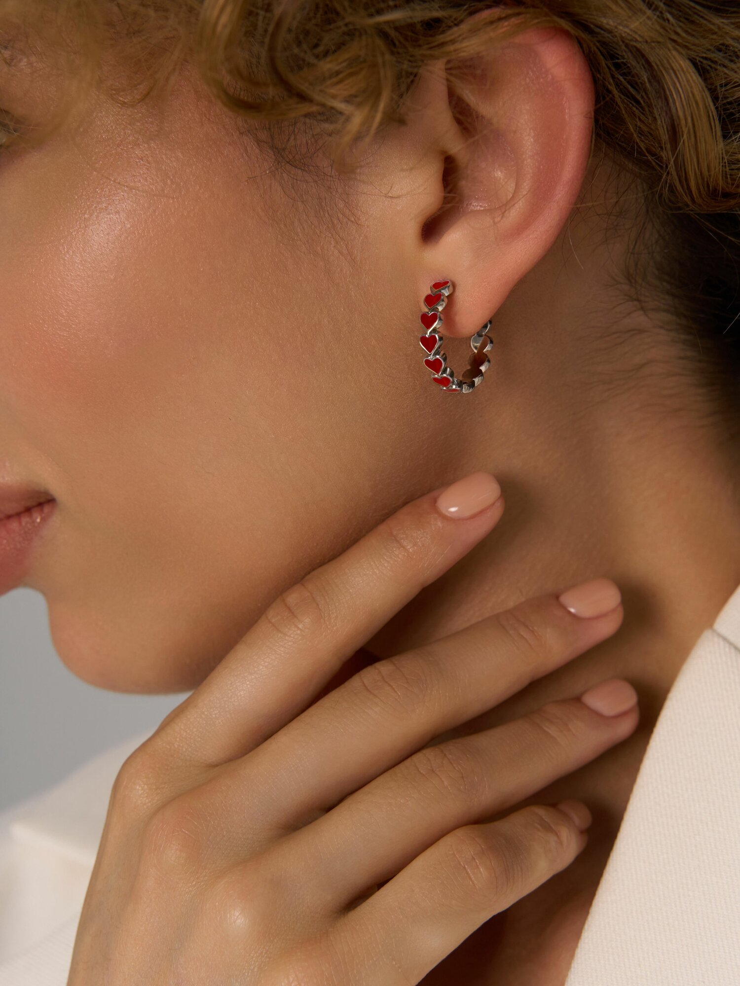 Серьги конго, эмаль, размер 22 мм, серебристый/красный — фото 1