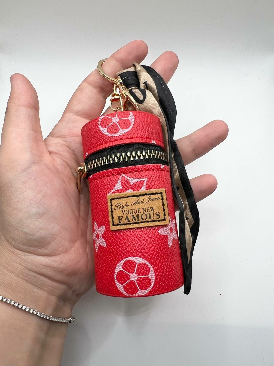 Украшение на сумку Louis Vuitton, 109 Красный — фото 1