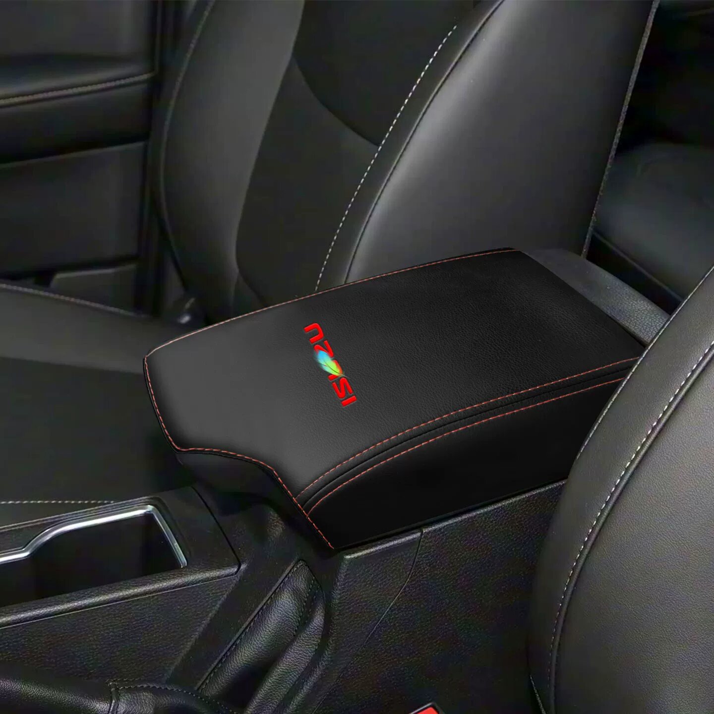 Накладка на центральный подлокотник для D-MAX 2021 - черно-красная полоса - с логотипом