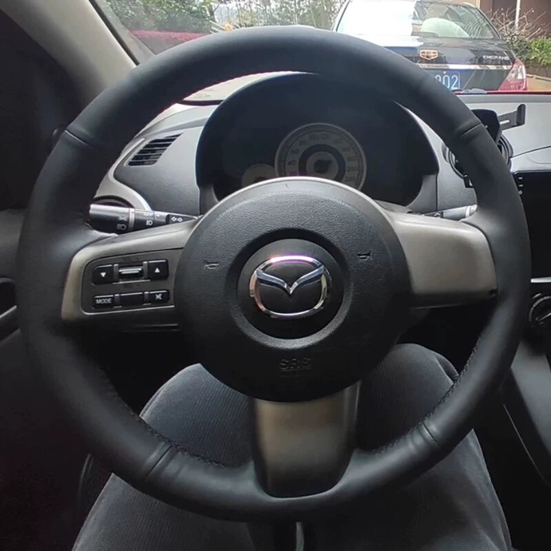 Чехол на рулевое колесо Mazda 2 JETTA 2008-2011, черный из натуральной микрофибры, ручная вышивка, без отверстий,