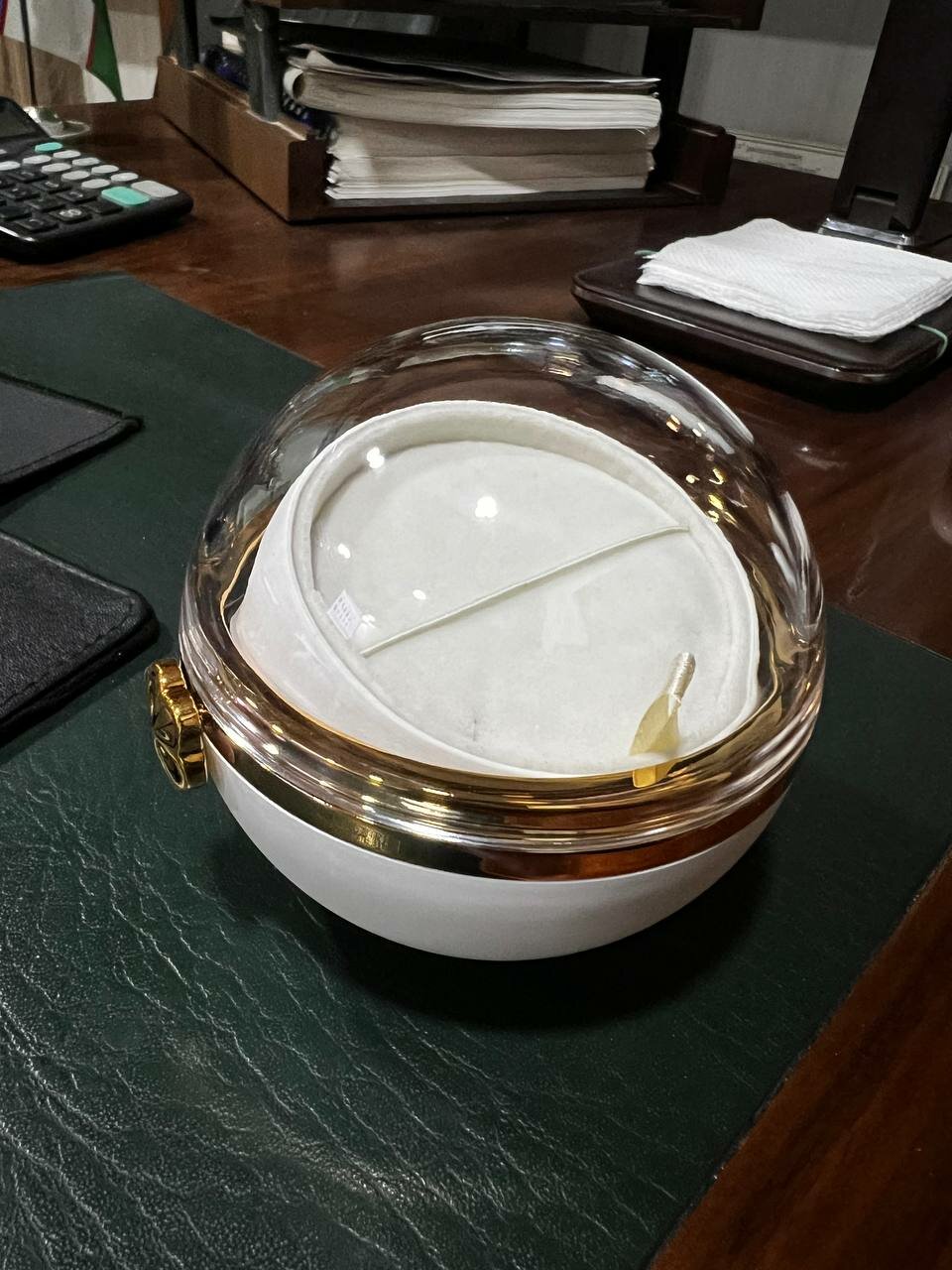 Подарочная шкатулка для кольца с розой под куполом — фото 1