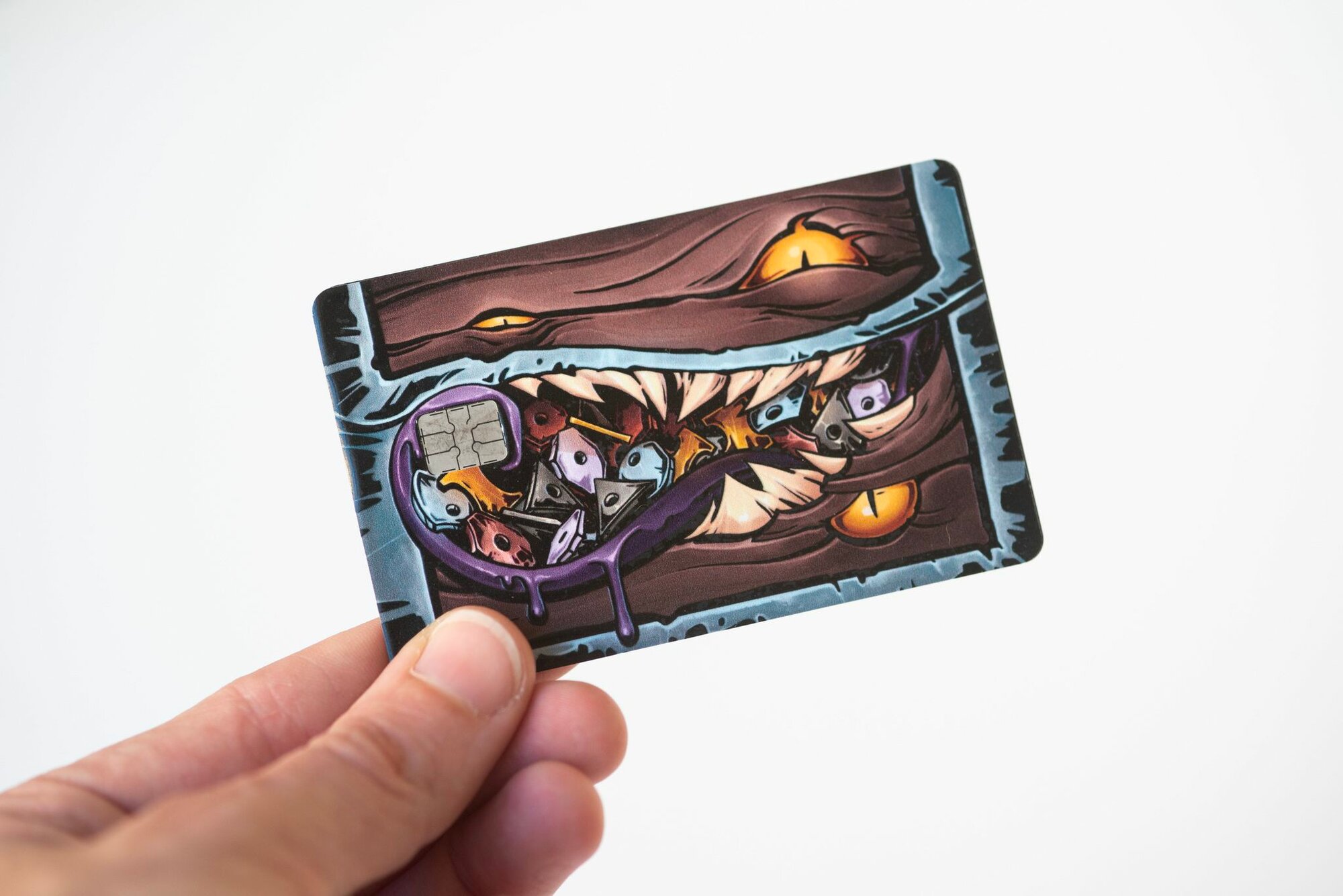 Наклейка на банковскую карту «Прожорливый мимик», винил, объемный лак