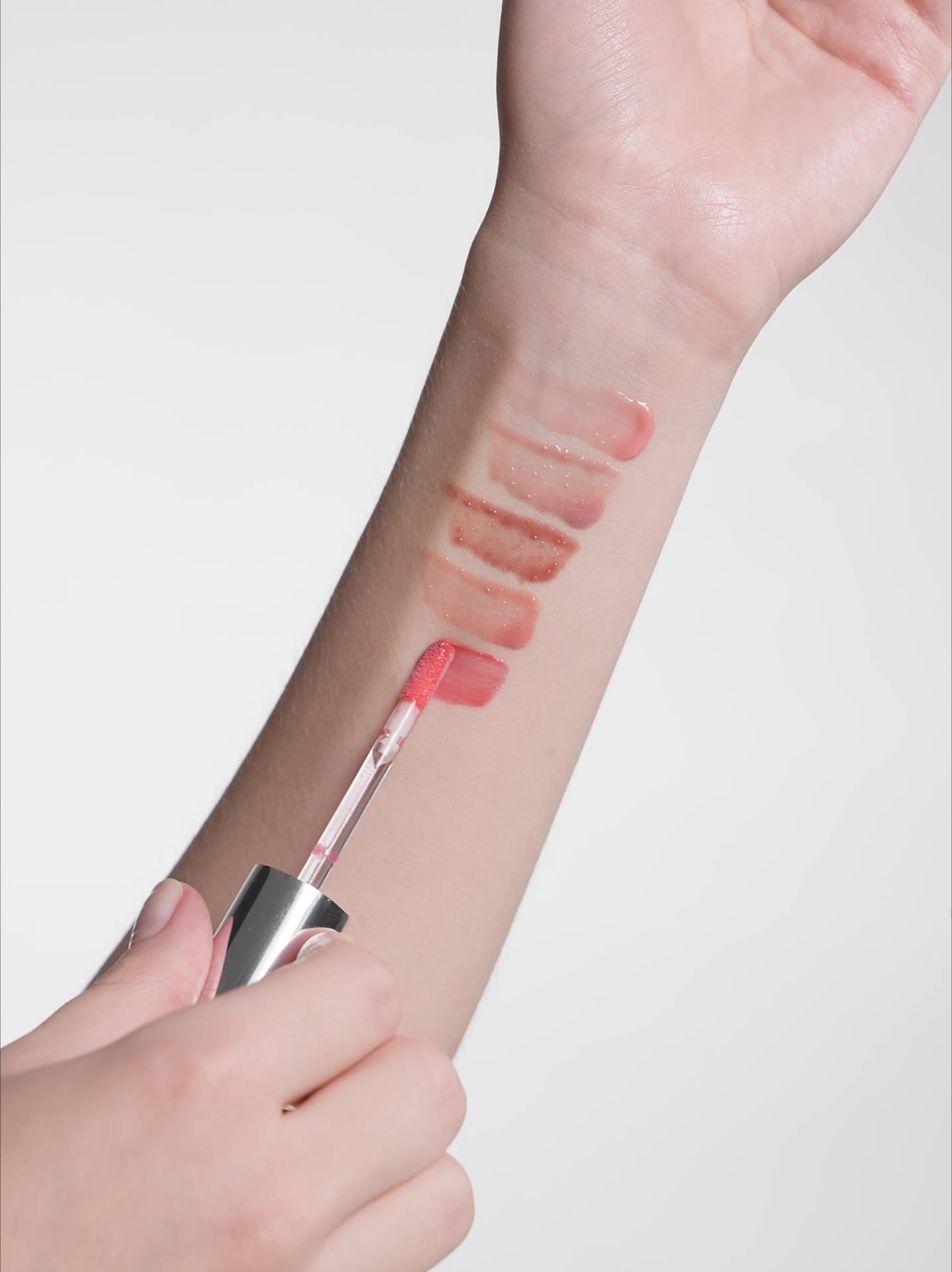 Блеск для губ сияющий оттенок 01 PALE PINK нежный молочно-розовый, SHIKstudio LIP CARE GLOSS INTENSE — фото 1