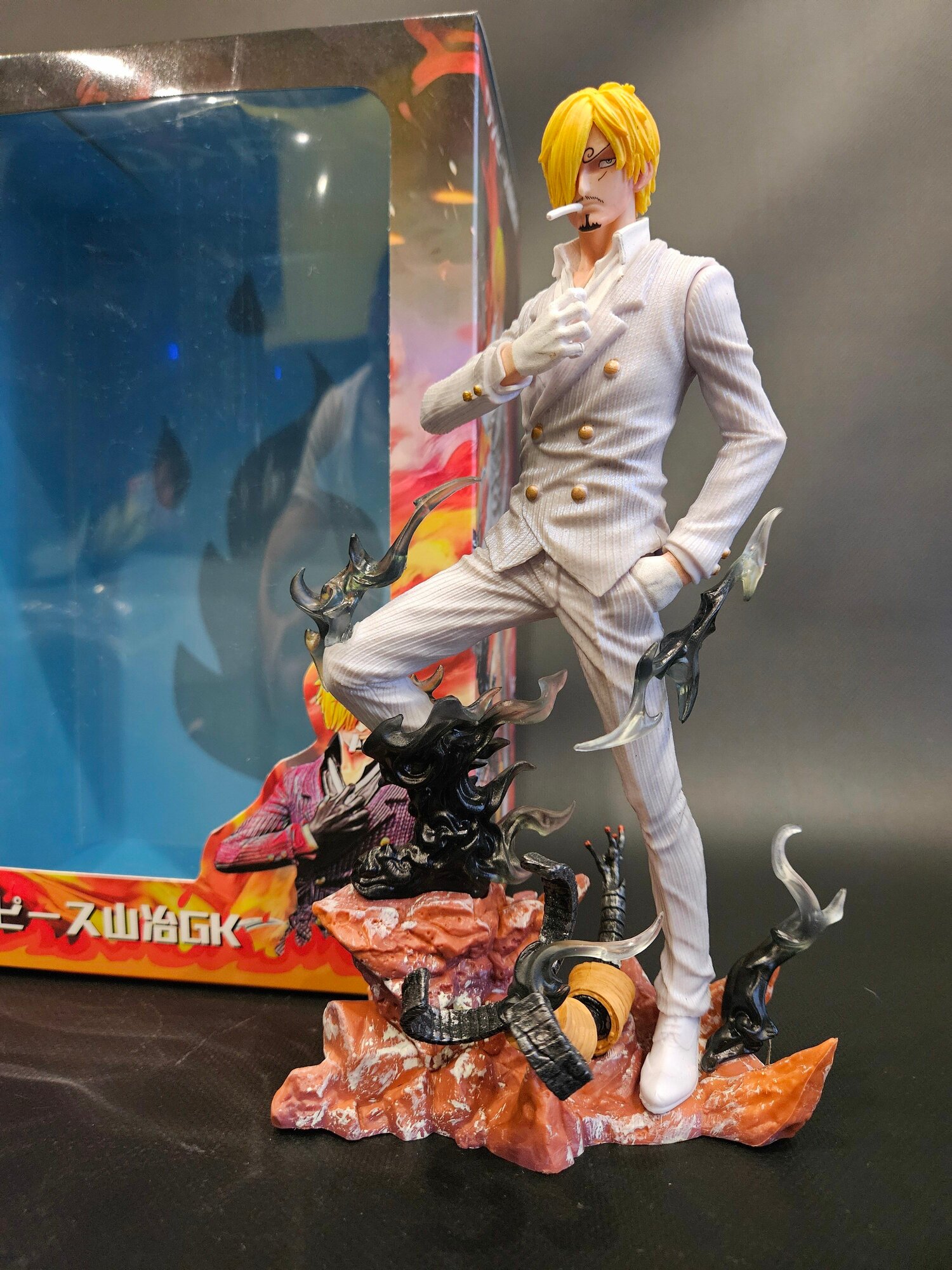 Аниме фигурка One Piece. Большой куш, Vinsmoke Sanji / Санджи, (с подсветкой), 24см