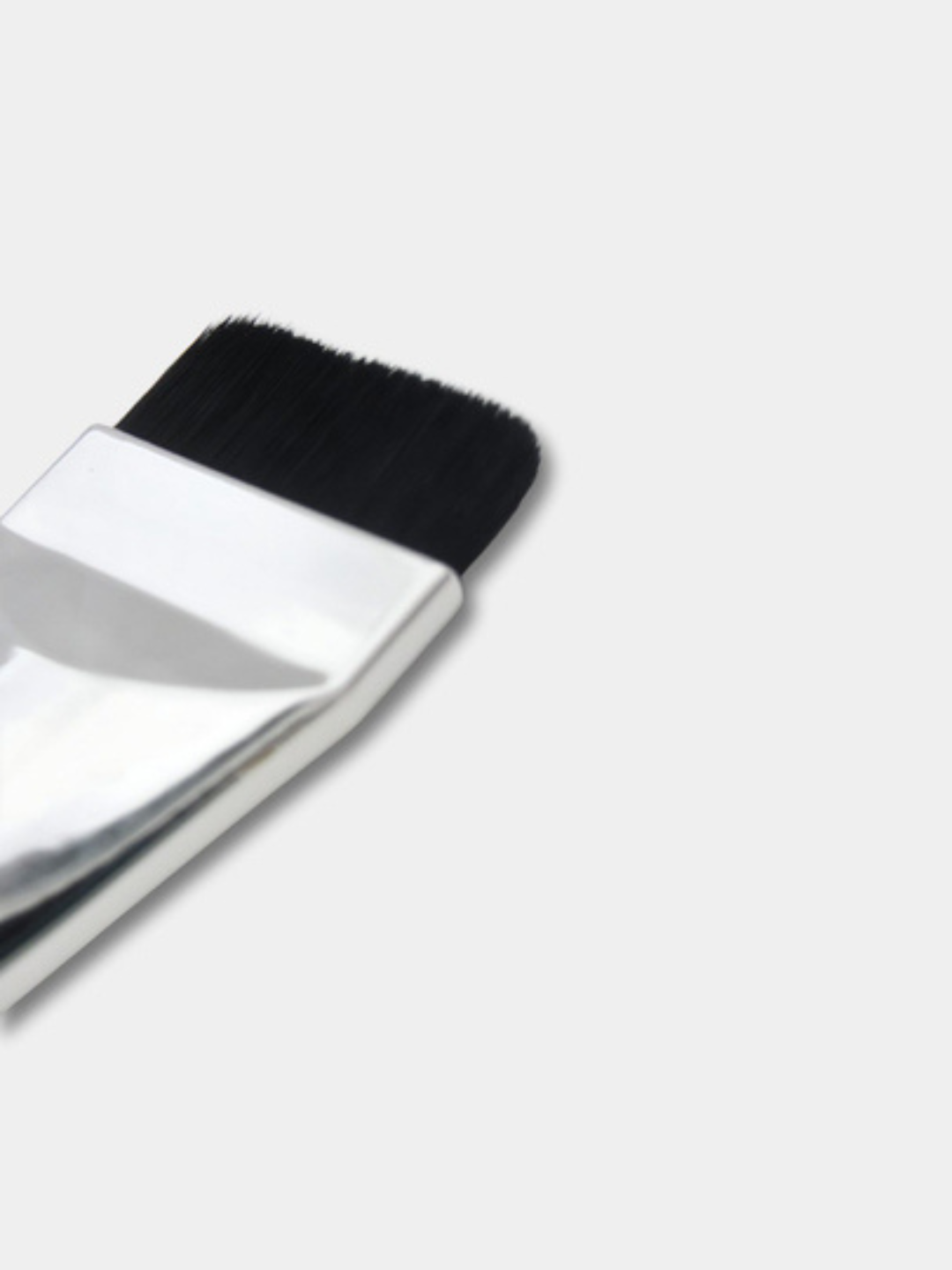 Профессиональная кисть для тональной основы мягкие движения обеспечат лучшее распределение. — фото 1