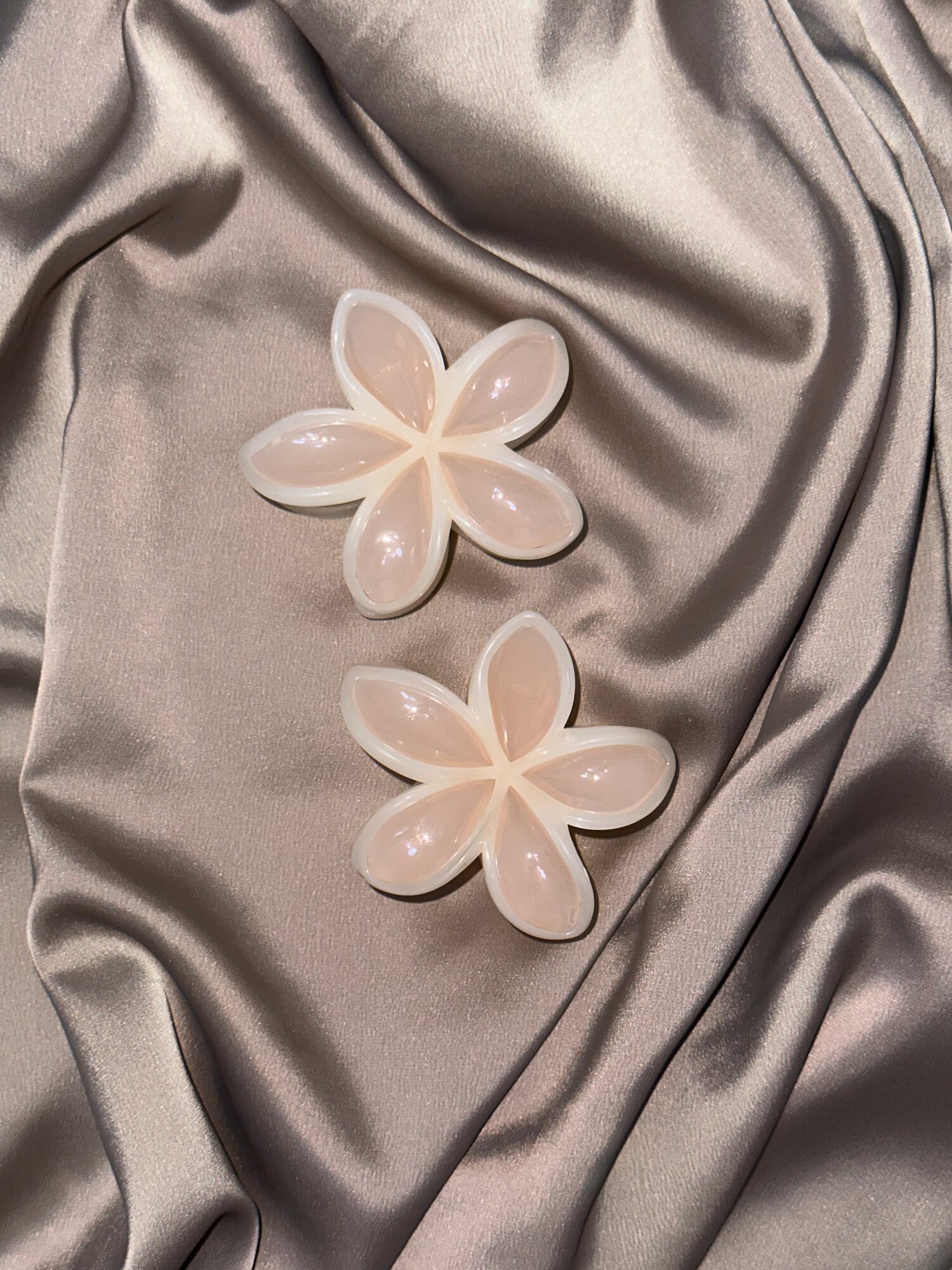 Набор матовых заколок для волос 2в1 , лилия, цвет модочный — фото 1