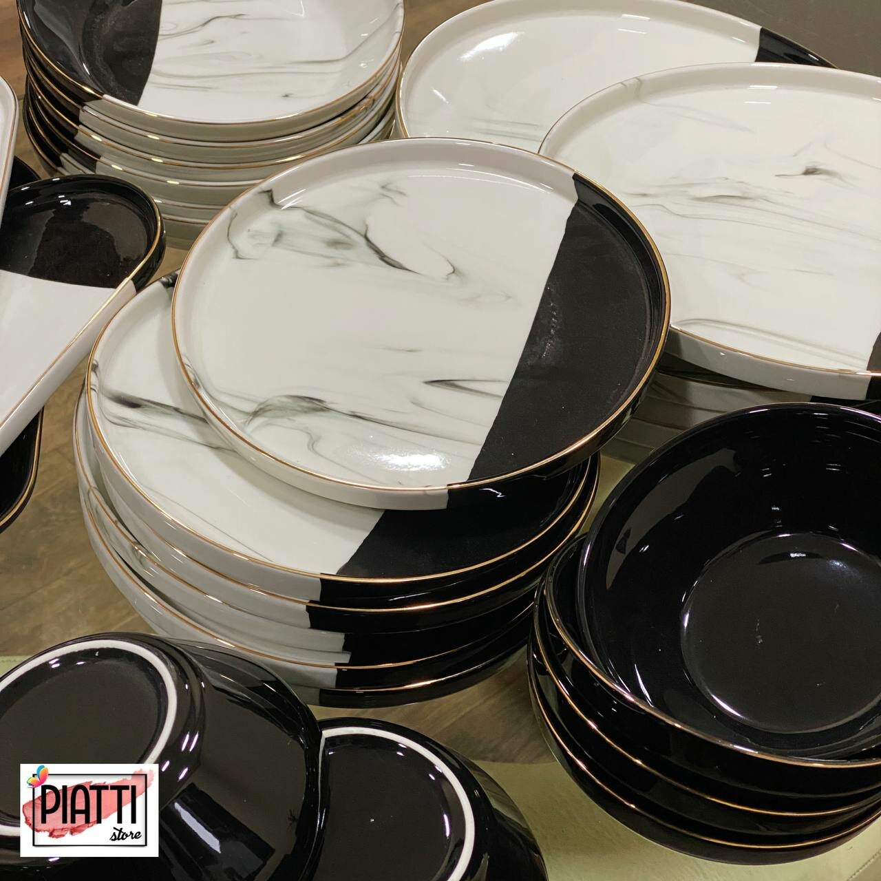 Керамический столовый сервиз c черный декором, современный дизайн — фото 1