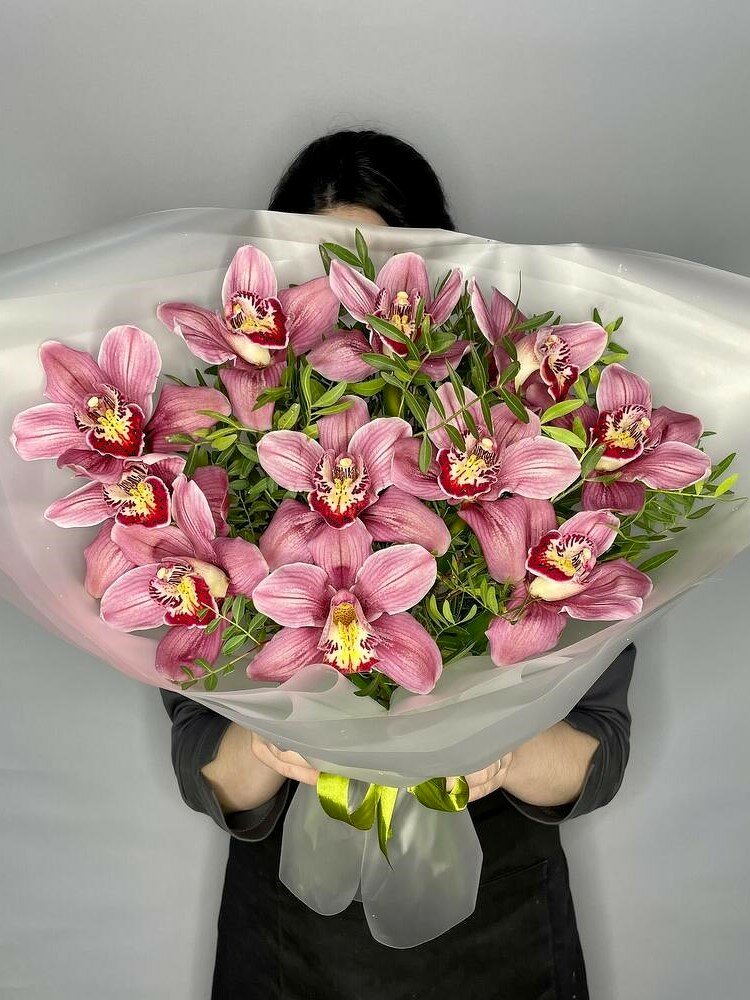 Авторский букет "Орхидея цимбидиум" 11 цветов 45 см высота