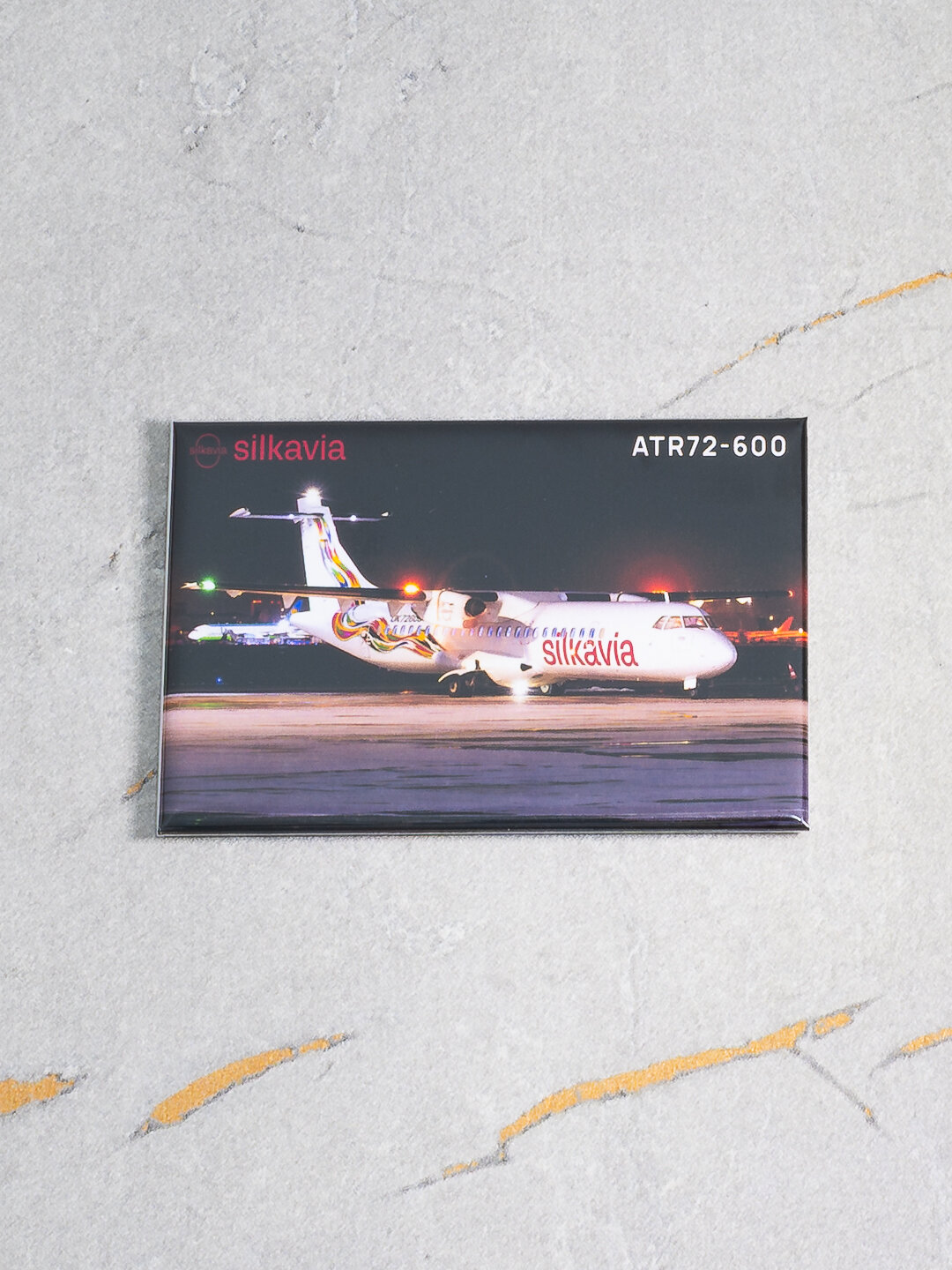 Фото магнит (авиасувенир), фото самолёта ATR72-600 Silk Avia, размер 8x5 см