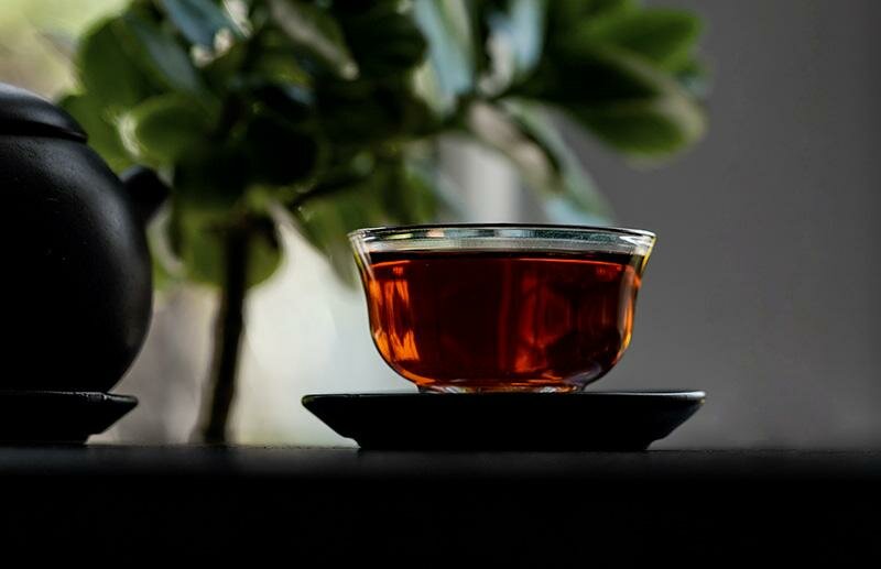 Премиaльный Китайский Чай Шу Пуэр "Золотой медальон". Прессованный черный чай в подарочном мешочке, 95 г. Набор конфет Шу пуер (мини точа) - фотография № 6