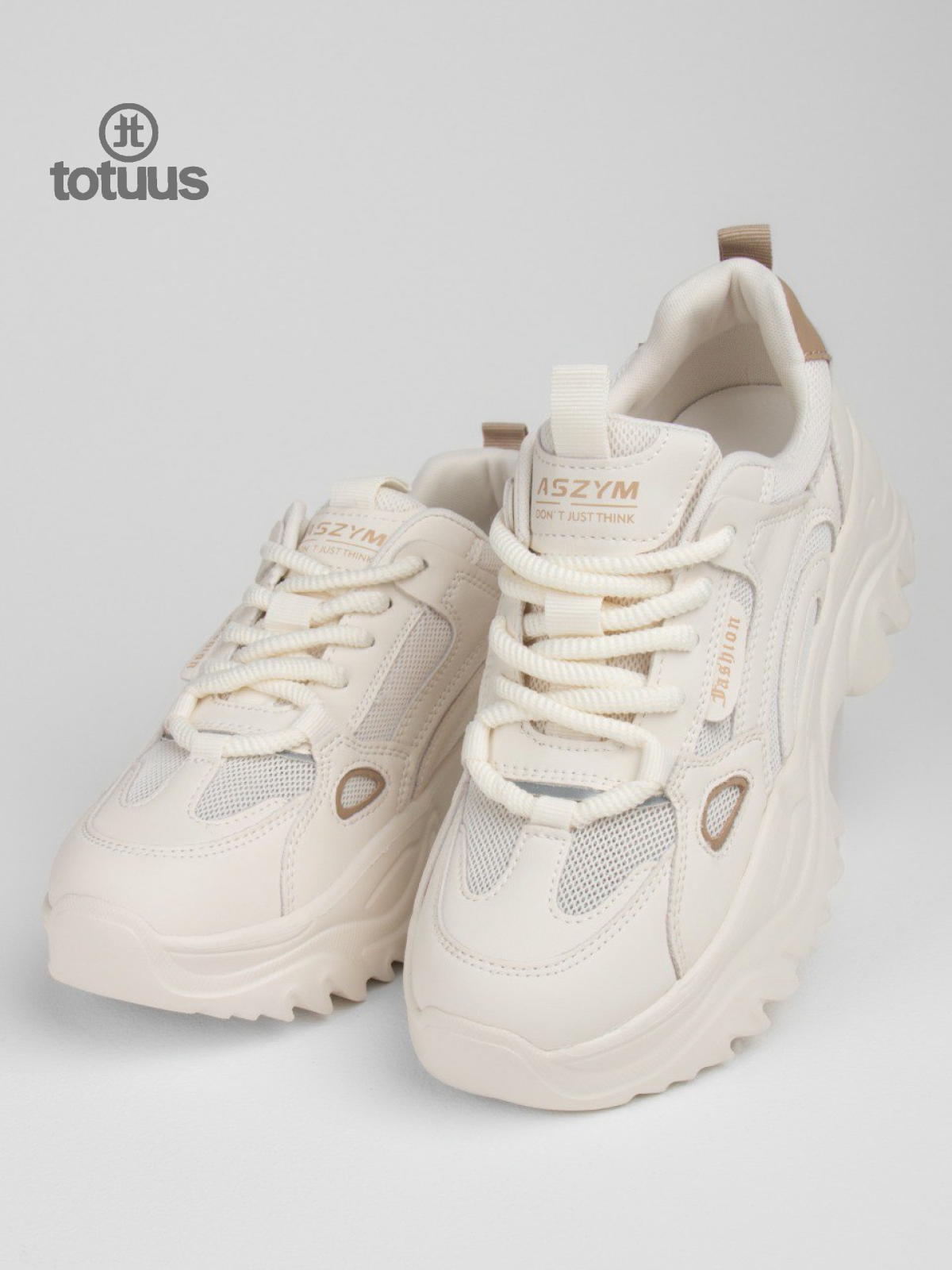 Кроссовки totuus