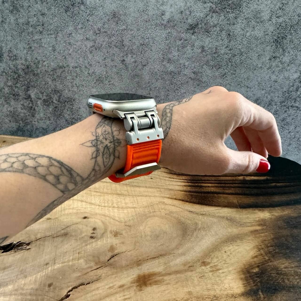 Ремешок силиконовый Spigen / для часов Apple Watch Ultra 42/44/45/49mm / Оранжевый — фото 1