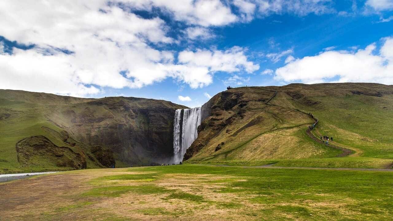 Картина на холсте 60x110 LinxOne "Водопад в Исландии" интерьерная для дома / на стену / на кухню / с подрамником