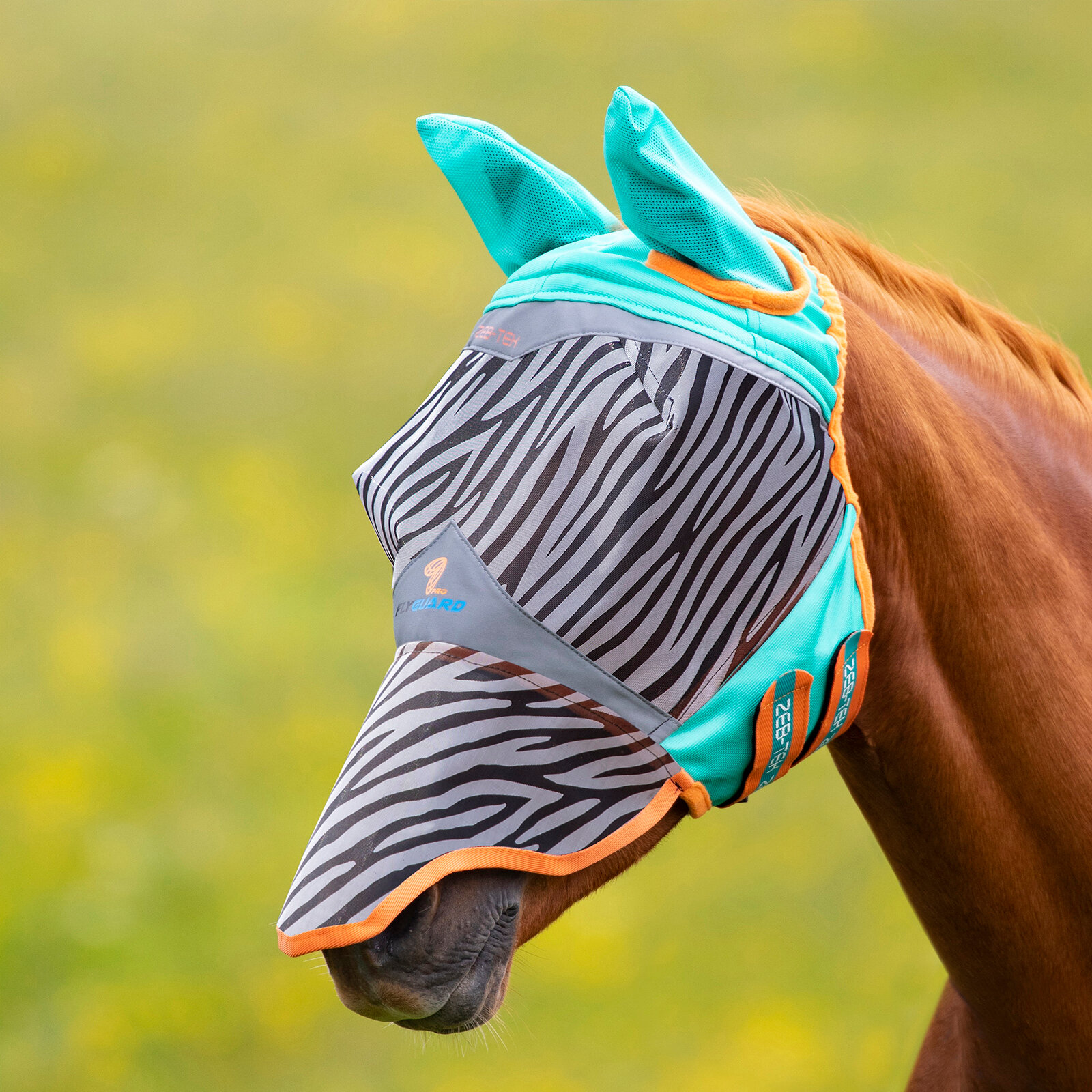 SHIRES FLY GUARD Маска антимоскитная для лошади с ушами и носом "ZEBRA", COB, полосы - фото №1