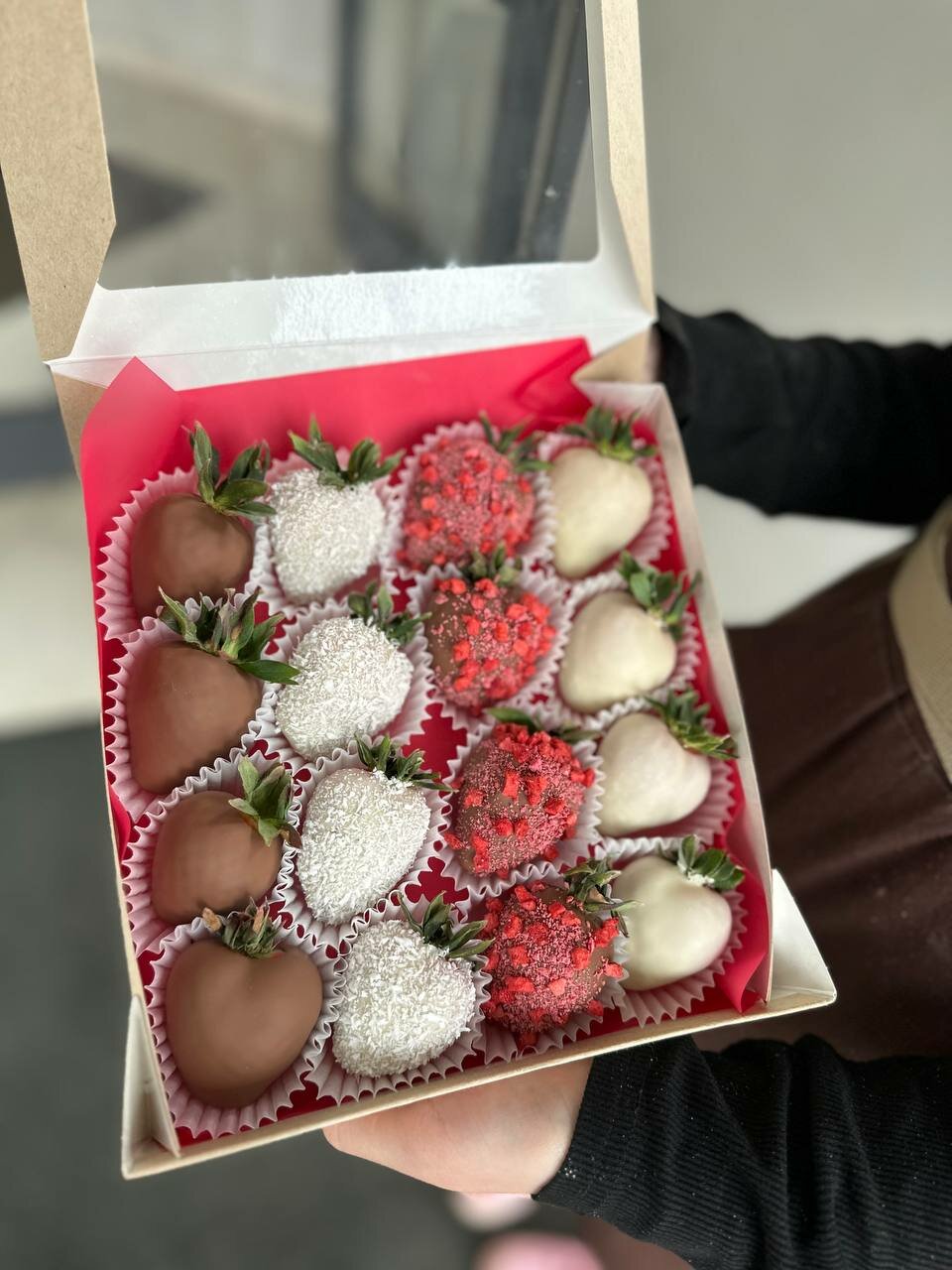 Букет- коробочка "8 марта" для милых девушек, букет вкусов от Sweet Berry — фото 1