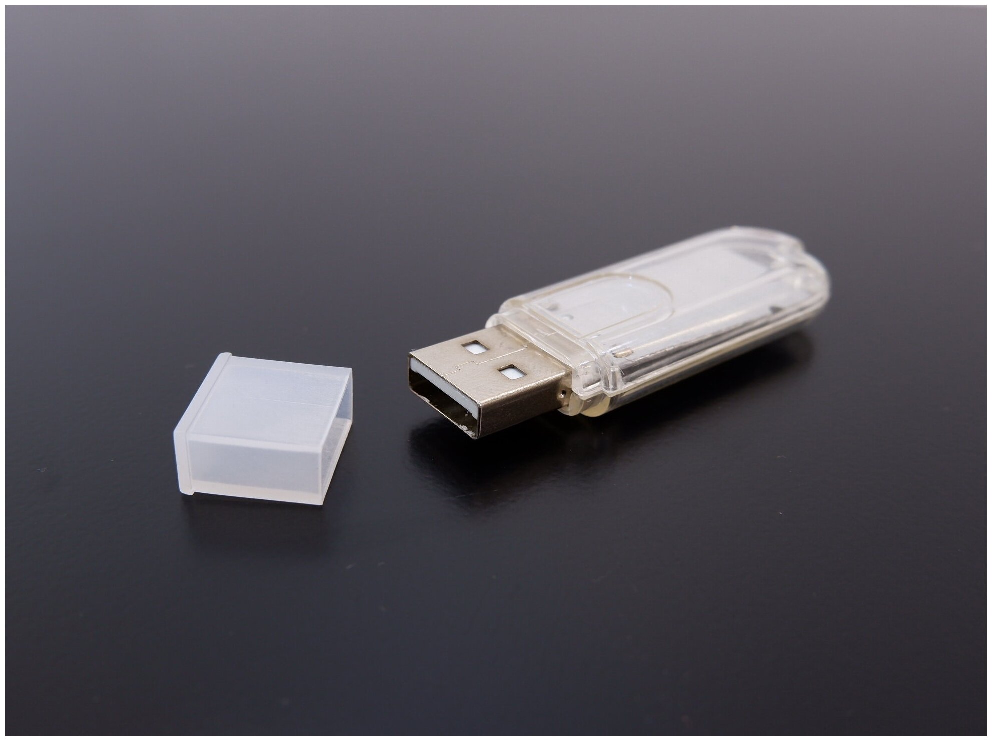 10шт. Крышка для Флешки USB. PC-1 Универсальная мягкая силиконовая. Колпачок заглушка подходит под всех USB Flash накопителей/ — фото 1