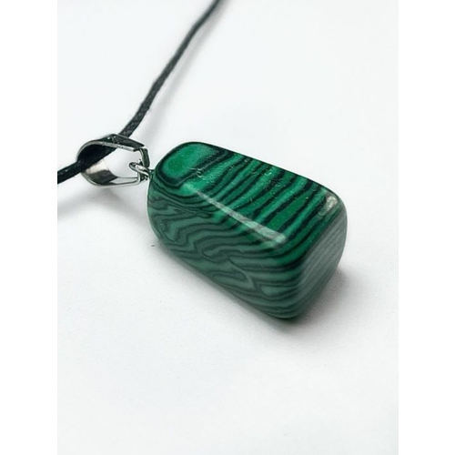 фото Подвеска из прессованного малахита белшип