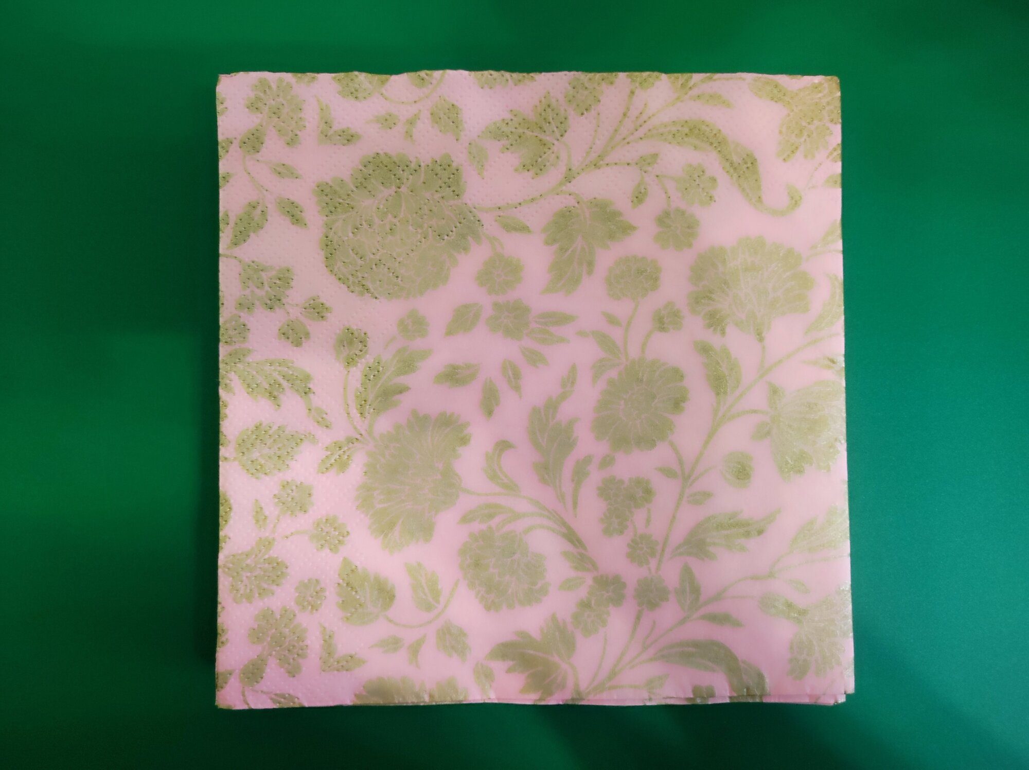 Салфетки бумажные сервировочные "Анжелика" золото на розовом, 33x33 см, 20шт - фотография № 2