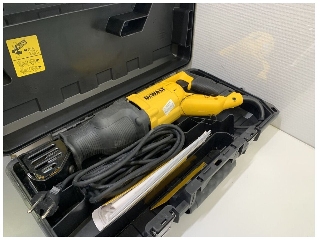 Сабельная пила 1100 Вт DEWALT DWE305PK-QS - фотография № 2