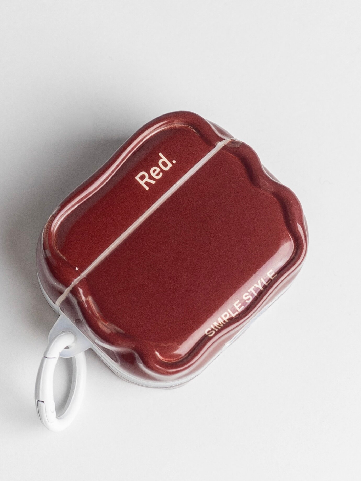 Чехол силиконовый красный на airpods 3 c карабином шарообразной формы — фото 1