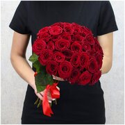 Букет цветов живые из 35 красных роз "Ред Наоми" 40 см