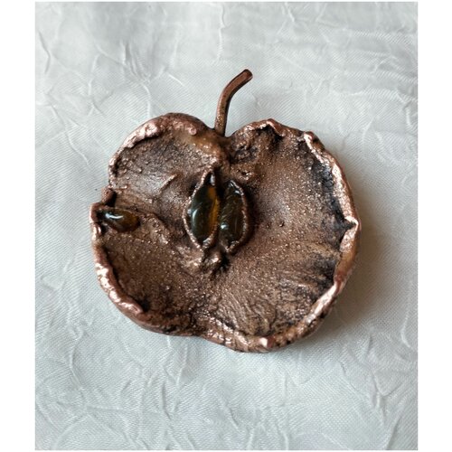 Авторская брошь Яблоко с янтарем