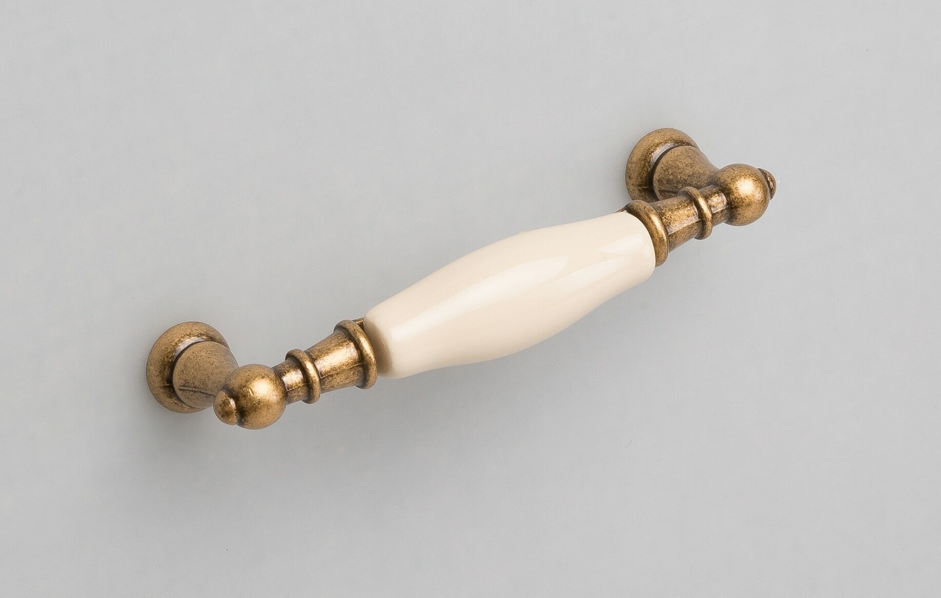 New Deco мебельная ручка-скоба 96 мм бронза и кремовая керамика - фотография № 4