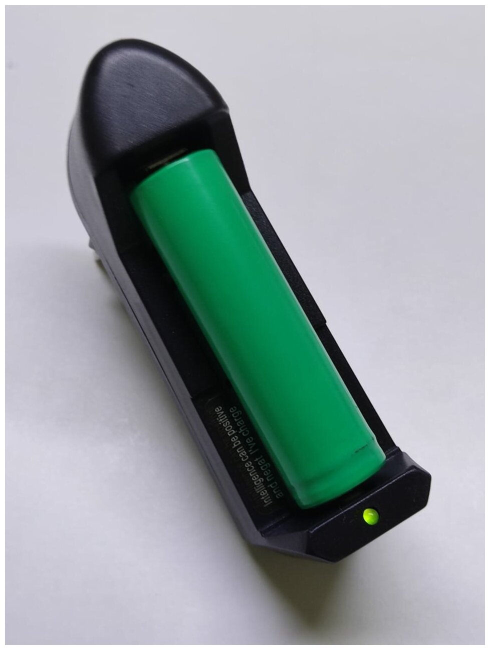 Зарядное устройство для аккумуляторных батареек типа размера 18650