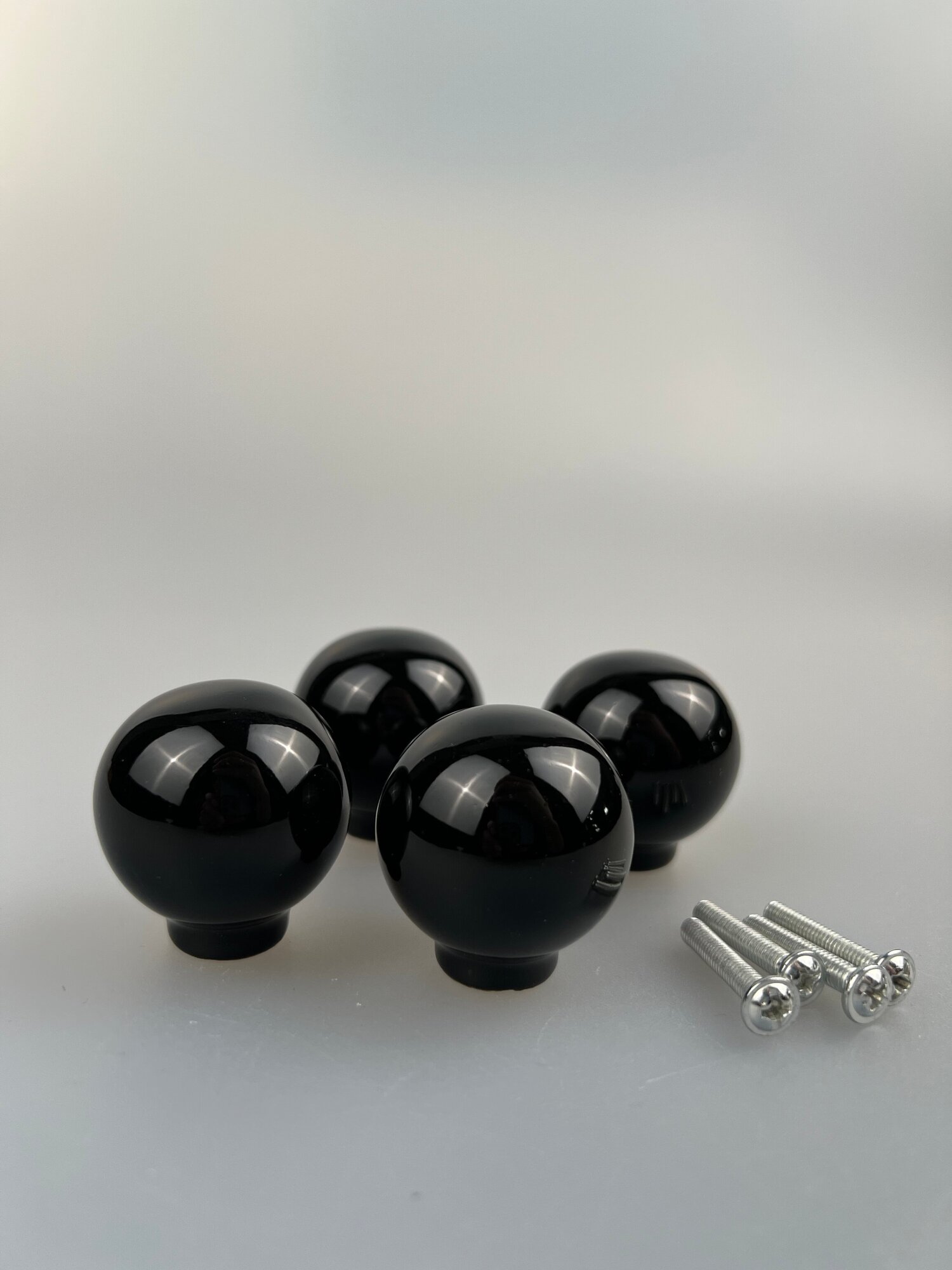 Ручка мебельная кнопка 32 мм RK.1694.32.BK керамика шар чёрный ( комплект 4 шт) - фотография № 1