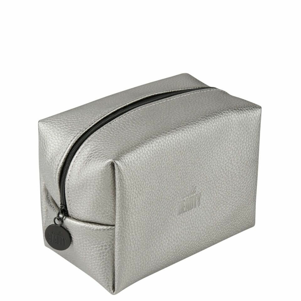 Лимитированная металлическая косметичка Cult Beauty Silver Metallic Make Up Bag