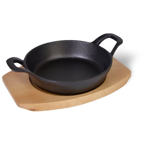 фото Сковорода fissman 15x3,9 см с двумя боковыми ручками на деревянной подставке (чугун) (4131)
