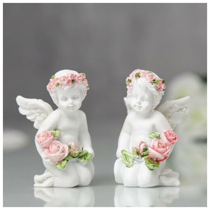 фото Фигурка полистоун "Ангел с бутонами роз" 5,8х3,3х3,7 см