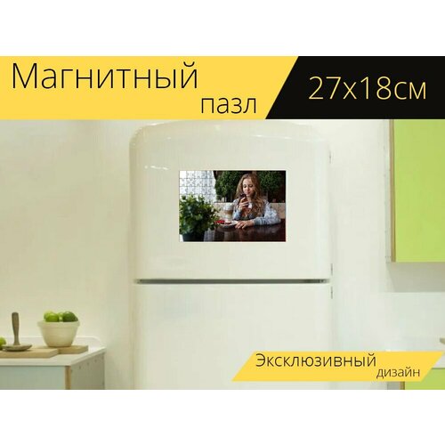 фото Магнитный пазл "девочка, подросток, смартфон" на холодильник 27 x 18 см. lotsprints