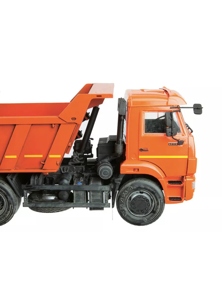 ZVEZDA Самосвал KAMAZ-65115 426 деталей, масштаб 1:35, сборная модель — фото 1