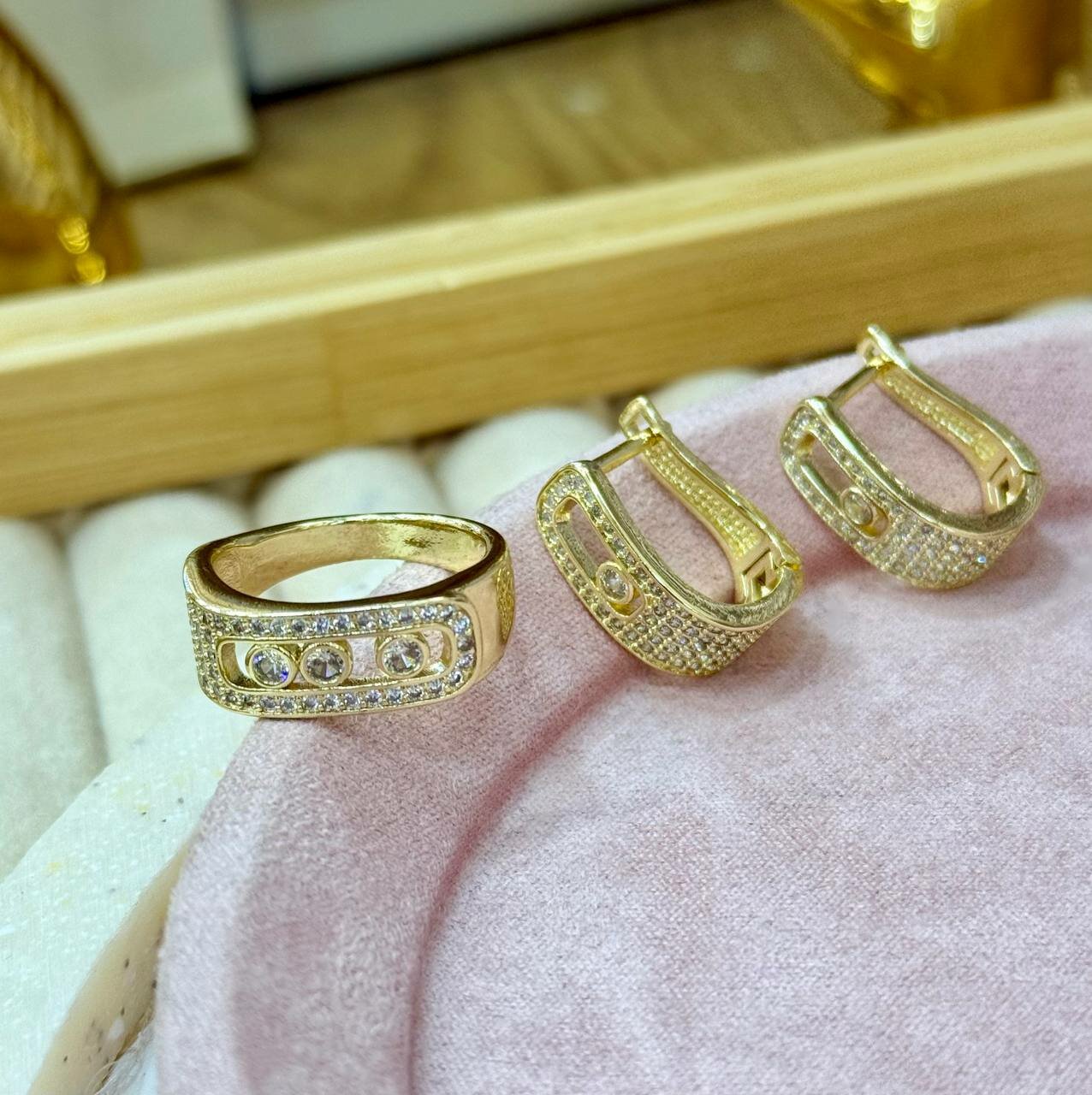 Комплект бижутерии RADI: цепь, кольцо, серьги, колье