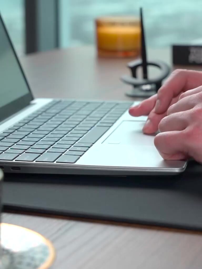 QOPP Ноутбук 15.6"для работы и учебы , Intel Processor N100, RAM 16 ГБ, SSD 1ТБ, Intel UHD Graphics, Windows Pro, серебристый, Русская раскладка — фото 1