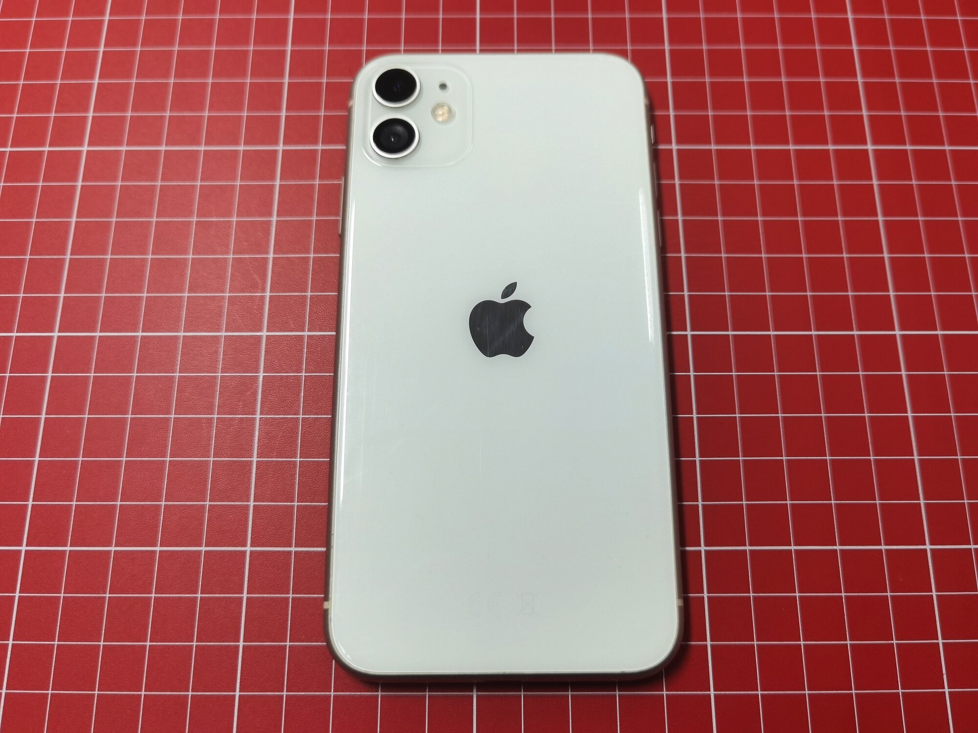 [Б/У] Смартфон Apple iPhone 11 64 ГБ RU, Dual: nano SIM + eSIM, белый; Заменён аккумулятор: 100%.