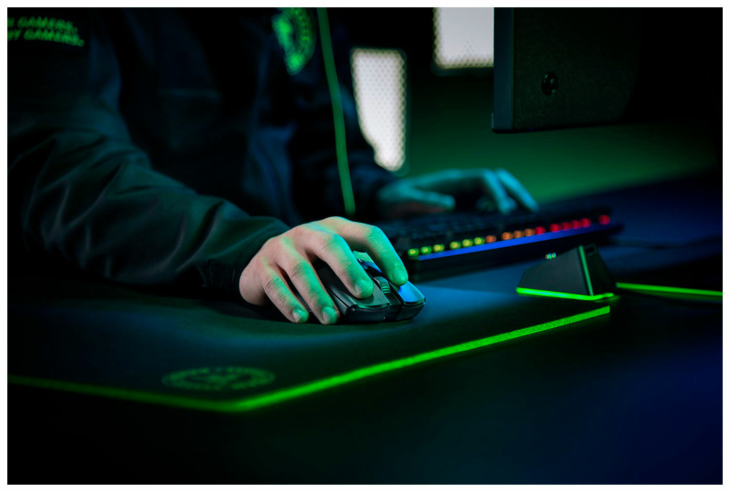 Беспроводная мышь Razer Viper Ultimate с зарядной станцией